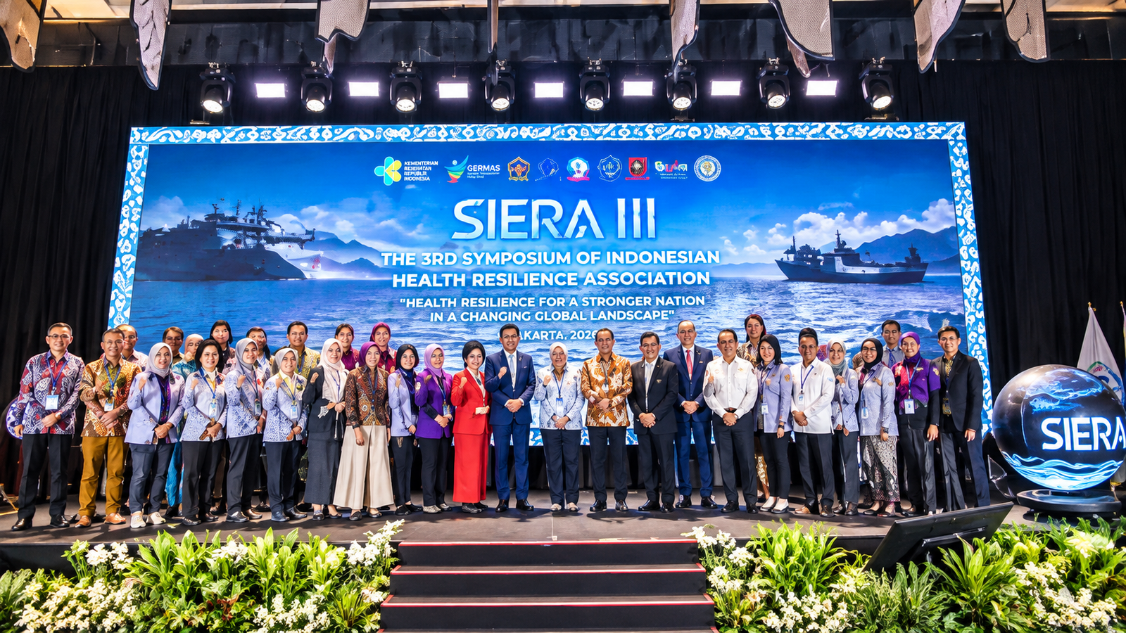 Kowani Menyerahkan Penghargaan Pada Acara SIERRA Ke-III